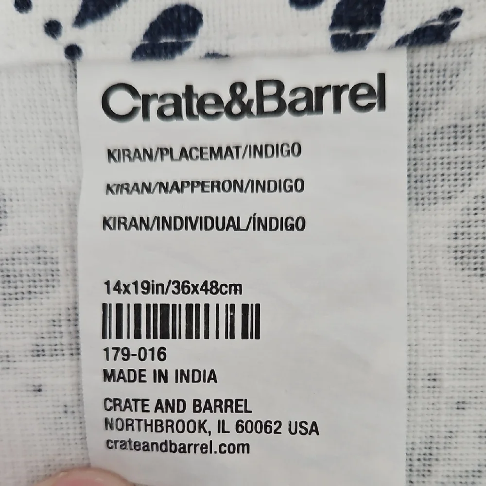 Crate&Barrel Navy Blue White Kiran Medallion Cotton Placemats (2) & Napkins (4)